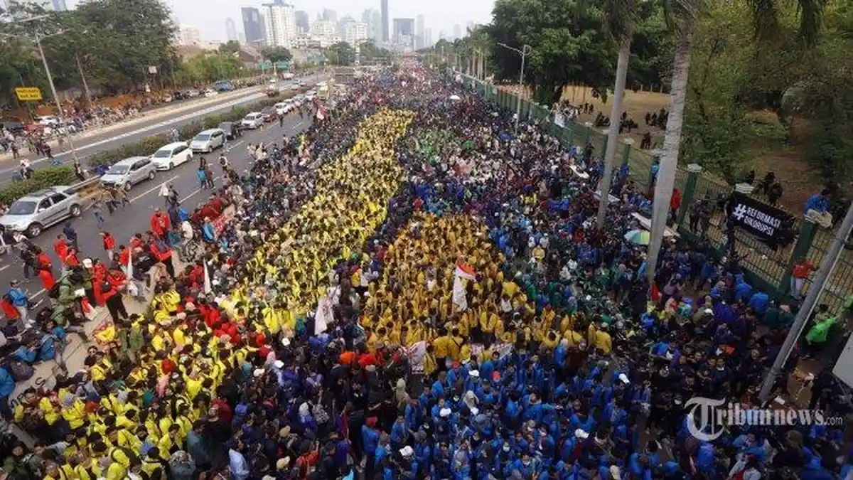 Tanggapi Menteri Yasonna Laoly Soal Demo Mahasiswa,Dian Sastrowardoyo: Lebih Baik Kita Merasa Bodoh