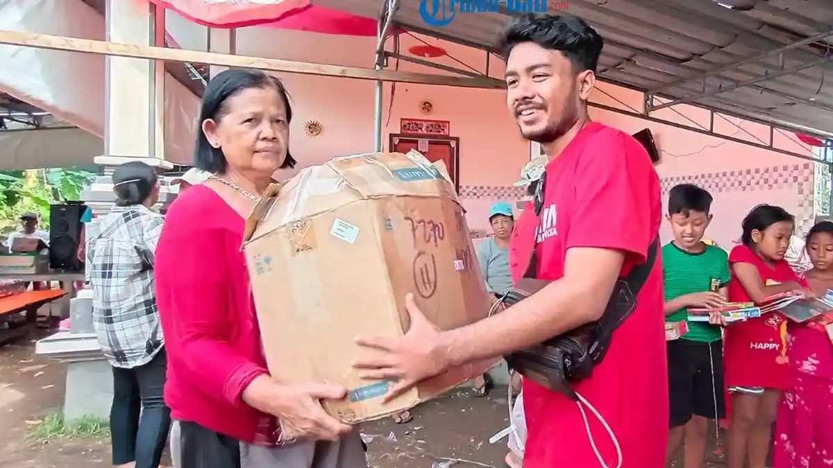 IJTI Bali dan AJI Denpasar Berbagi, Salurkan Peralatan Sekolah Hingga Perlengkapan Dapur