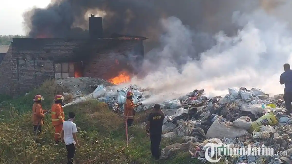 Home Industri Tahun Seluas 1 Hektar di Mojokerto Hangus Terbakar, Titik Api dari Pembakaran Bahan