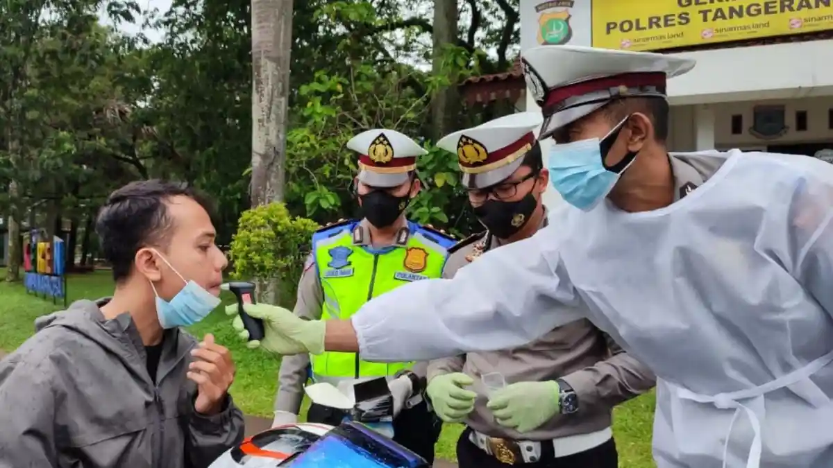 Operasi Keselamatan Jaya, Polisi Tes Kadar Alkohol Pengendara di Tangsel