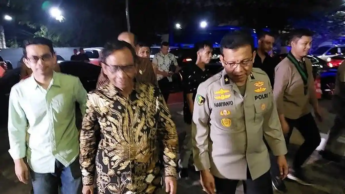Wanti-wanti Mahfud MD ke Perusahaan Kabel Optik Usai Jenguk Sultan Rifat