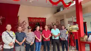 Personel-Polsek-Wenang-saat-mengamankan-lokasi-ibadahlko.jpg
