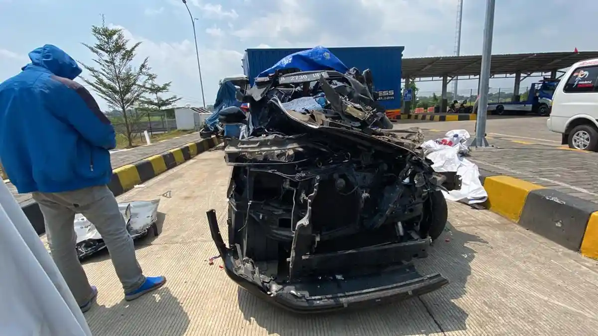 Pengakuan Sopir Truk yang Diseruduk Mobil Ayah Emil Dardak di Tol Pemalang-Batang