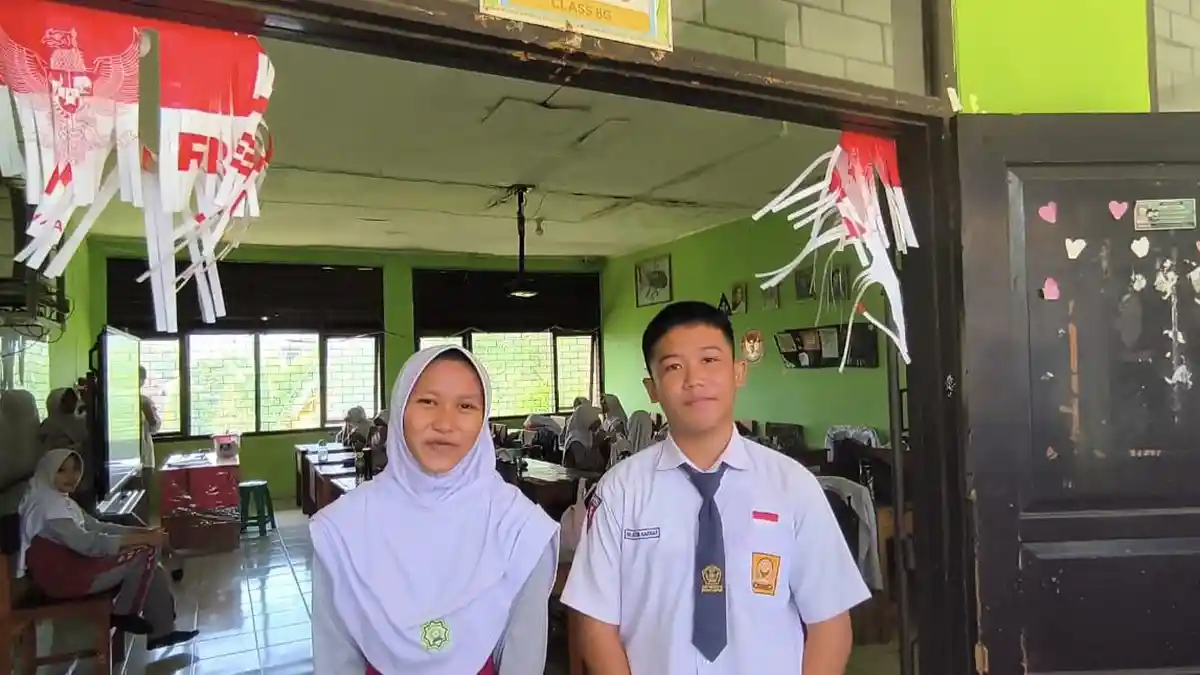 Siswa SMPN 16 Bandar Lampung Senang Belajar Pakai Smartboard