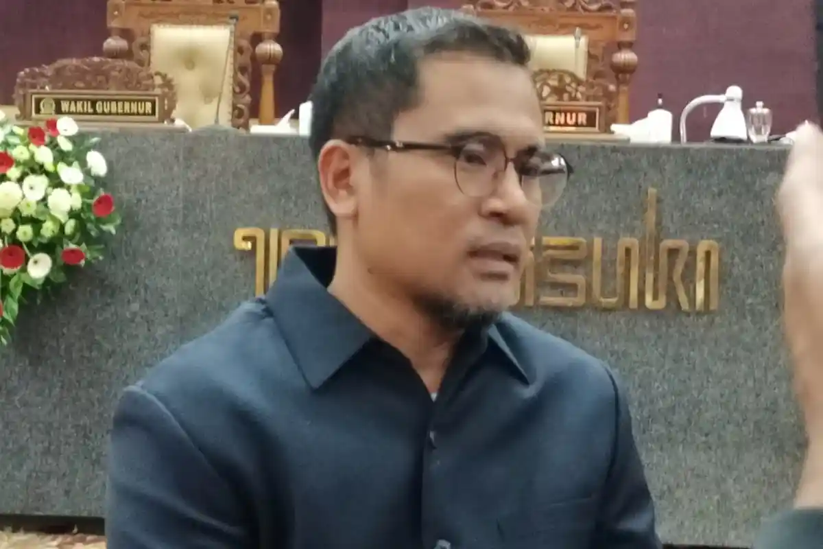 DPRD Jatim Syok Tahu Pengakuan Kepala SMK di Surabaya soal Seragam, Singgung Permainan Harga