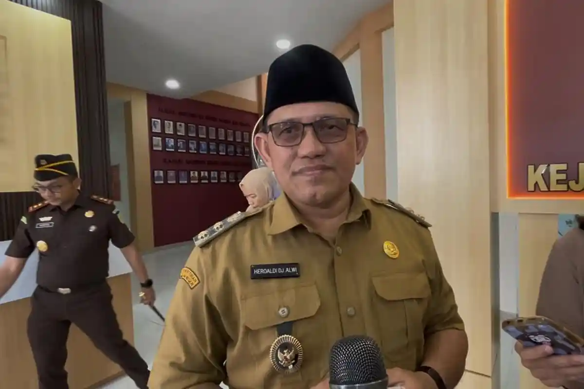 Tanggapi Kisruh Sungai Sambas Keruh, Wakil Bupati Heroaldi Sebut Tak Mengandung Racun