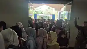 para-pencari-kerja-serbu-job-fair-ponorogo.jpg