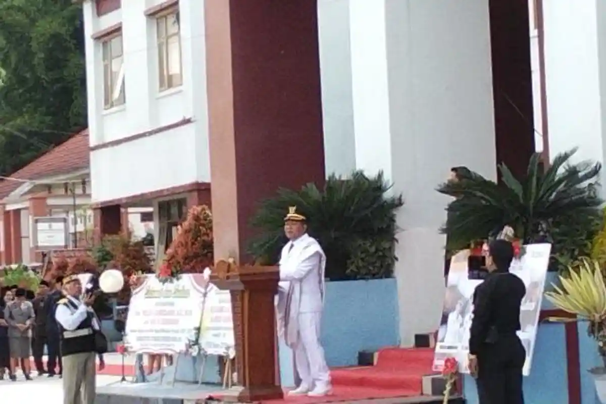 Perdana Pimpin Apel, Ini Pesan Bupati Mamasa Welem Sambolangi Kepada ASN