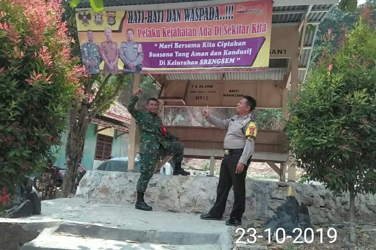 Sinergitas Babinsa, Bhabinkamtibmas, dan Lurah Srengsem Imbau Masyarakat Melalui Banner