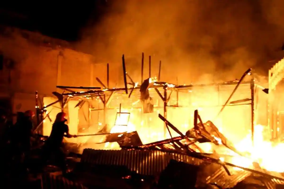 Mertua, Menantu dan 3 Cucu Tewas Terperangkap Api Dalam Kebakaran Gudang Gas,