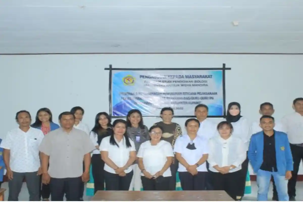 Dosen Unwira Latih Penyusunan RPP bagi Guru IPA SMP  di Taebenu