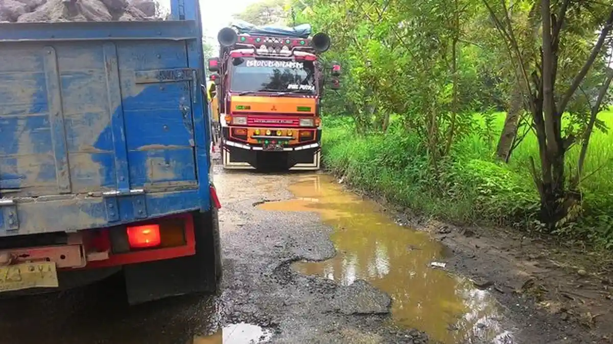 Warga Majalaya Masih Keluhkan Akses Jalan ke Sapan yang Rusak Parah