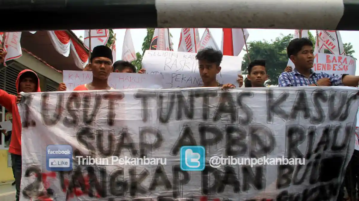 FOTO: Aksi Unjuk Rasa Usut Kasus Korupsi BLJ Bengkalis