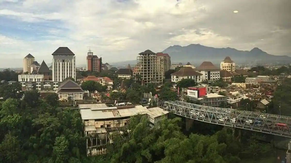 Heboh Jembatan Soekarno Hatta Kota Malang Tampak Melengkung, Benarkah ?