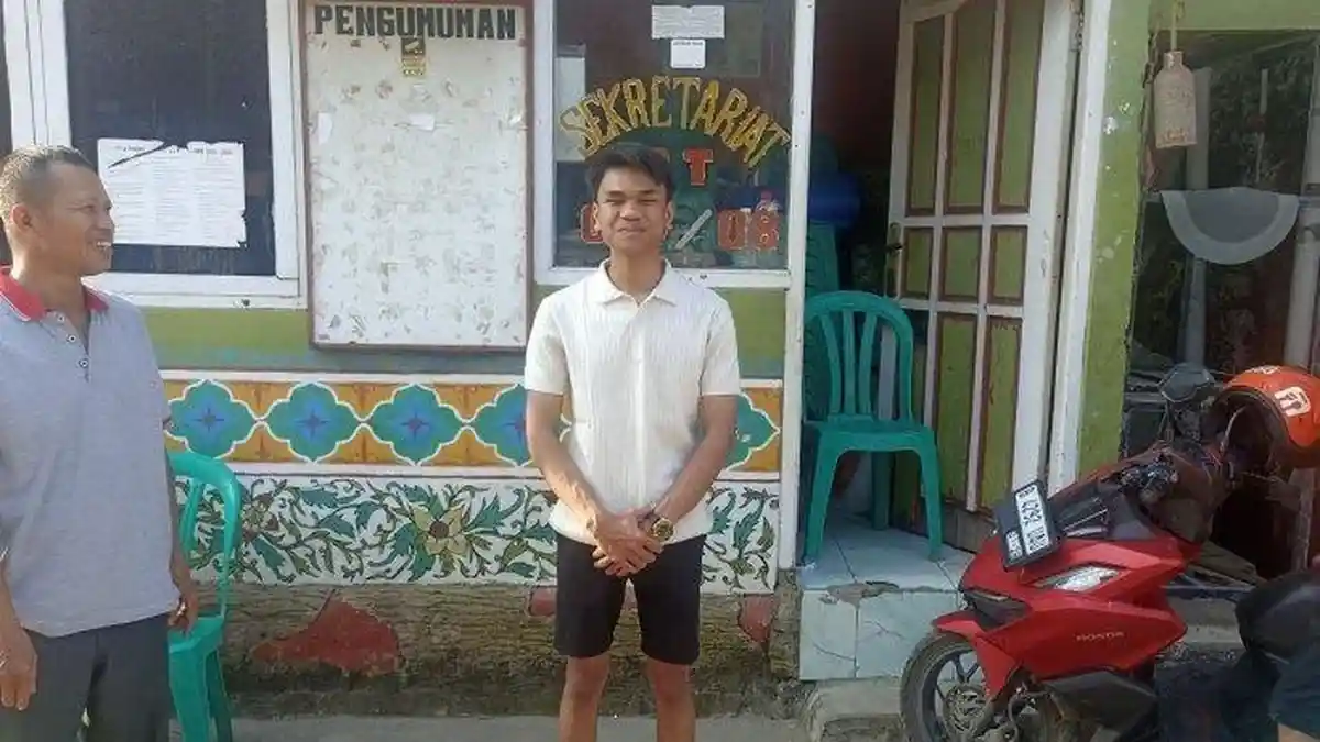 SOSOK Sahdan Arya Ketua RT Umur 19 Tahun Perbaiki Jalan Rusak, Baru 2 Bulan Menjabat Tuai Pujian