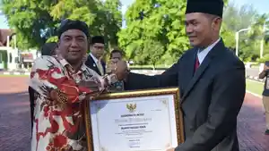 Nagan-terima-penghargaan-daerah-tercepat-bentuk-kopdes-merah-putih-berbadan-hukum.jpg