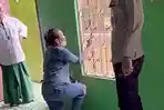 Ibu-ibu Tertangkap Tangan Hendak Mencuri Handphone di Musola Darul Arifin Kelurahan Pahlawan