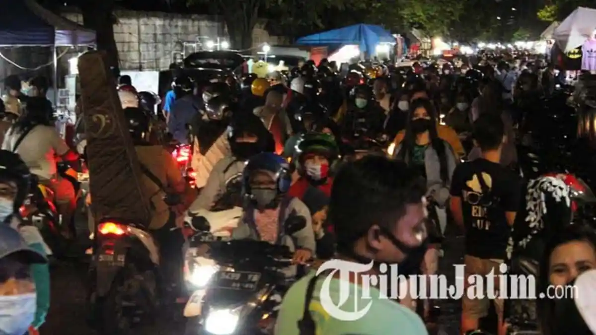 BREAKING NEWS: Malam Takbiran, Pasar Tumpah Siwalankerto Surabaya Dipadati Pengunjung