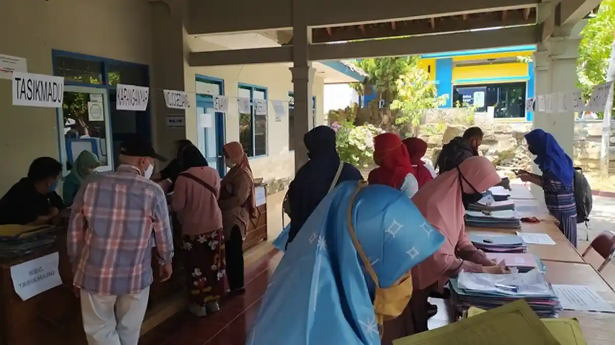 Hari Terakhir Warga Masih Antusias Daftar Bantuan Bagi Pelaku Usaha di Karanganyar