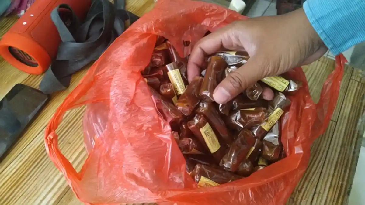 Pedagang di Pusat Oleh-oleh Terminal Wisata Bakalan Kudus Terpaksa Buang Dodol Jualan, Ini Alasannya