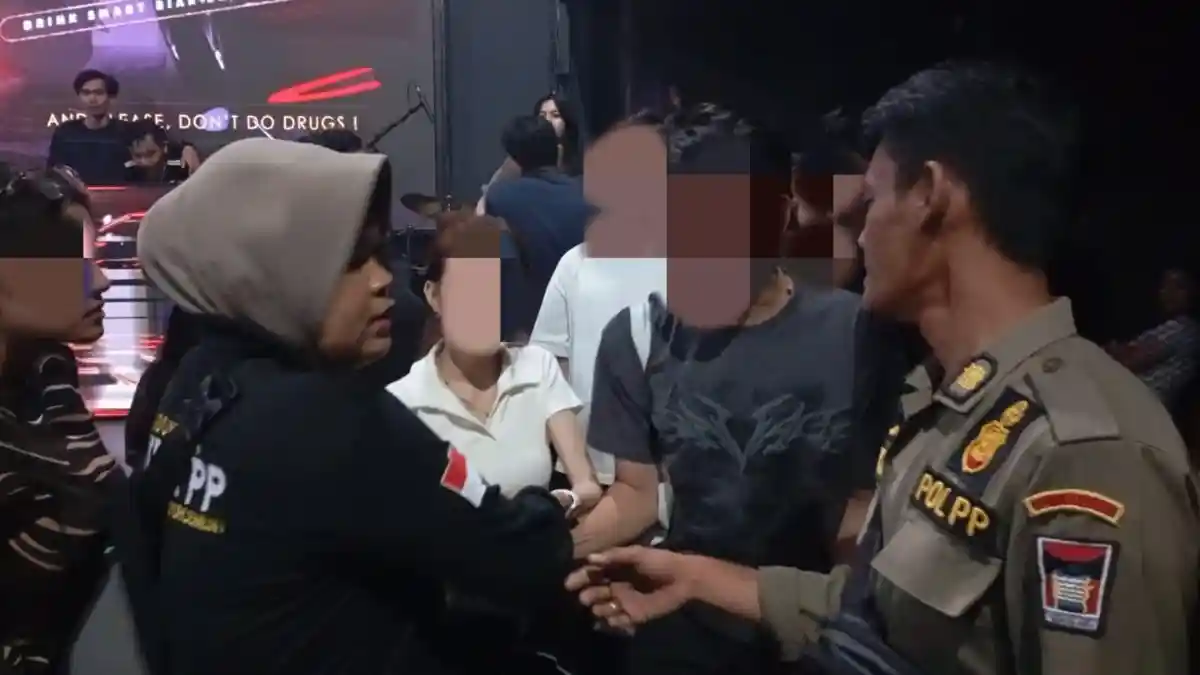 Satpol PP Bubarkan Hiburan Malam di Padang: 15 Orang Diamankan, Ada ...