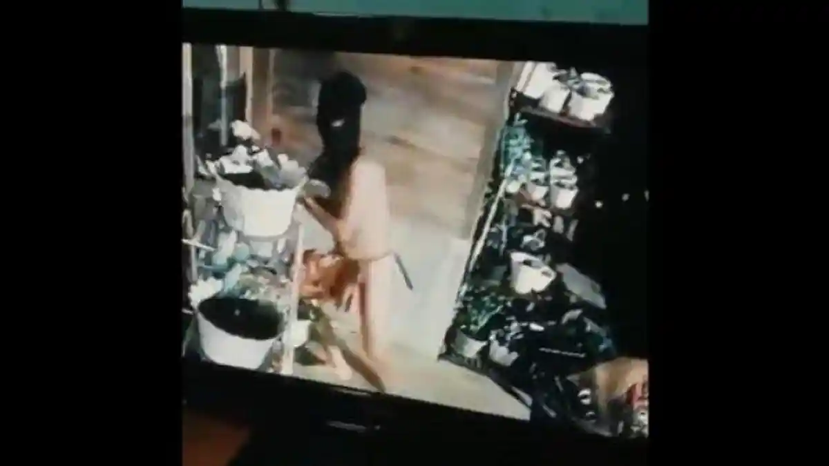 TEREKAM CCTV, Ilmu Sakti Kolor Ijo Luntur, Korban Kenali Pelaku Meski Bertopeng