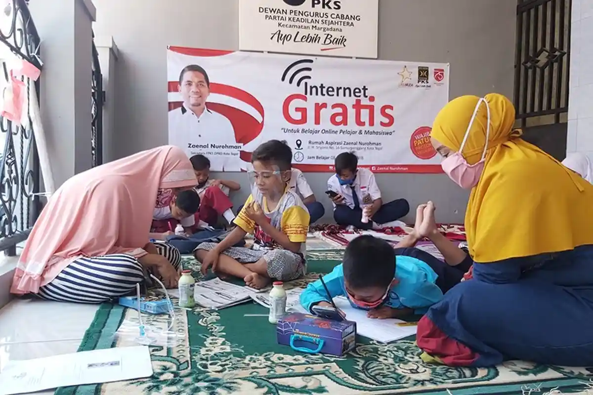 Pengin Ngirit Kuota? Datang Saja ke Rumah Aspirasi Zaenal Nurohman di Tegal, Sedia Internet Gratis