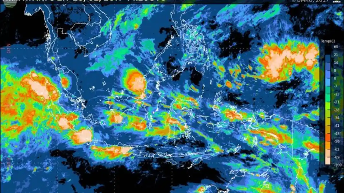 Peringatan Dini Cuaca Ekstrem Sabtu 8 Januari 2022, Potensi Hujan Lebat Disertai Angin Kencang