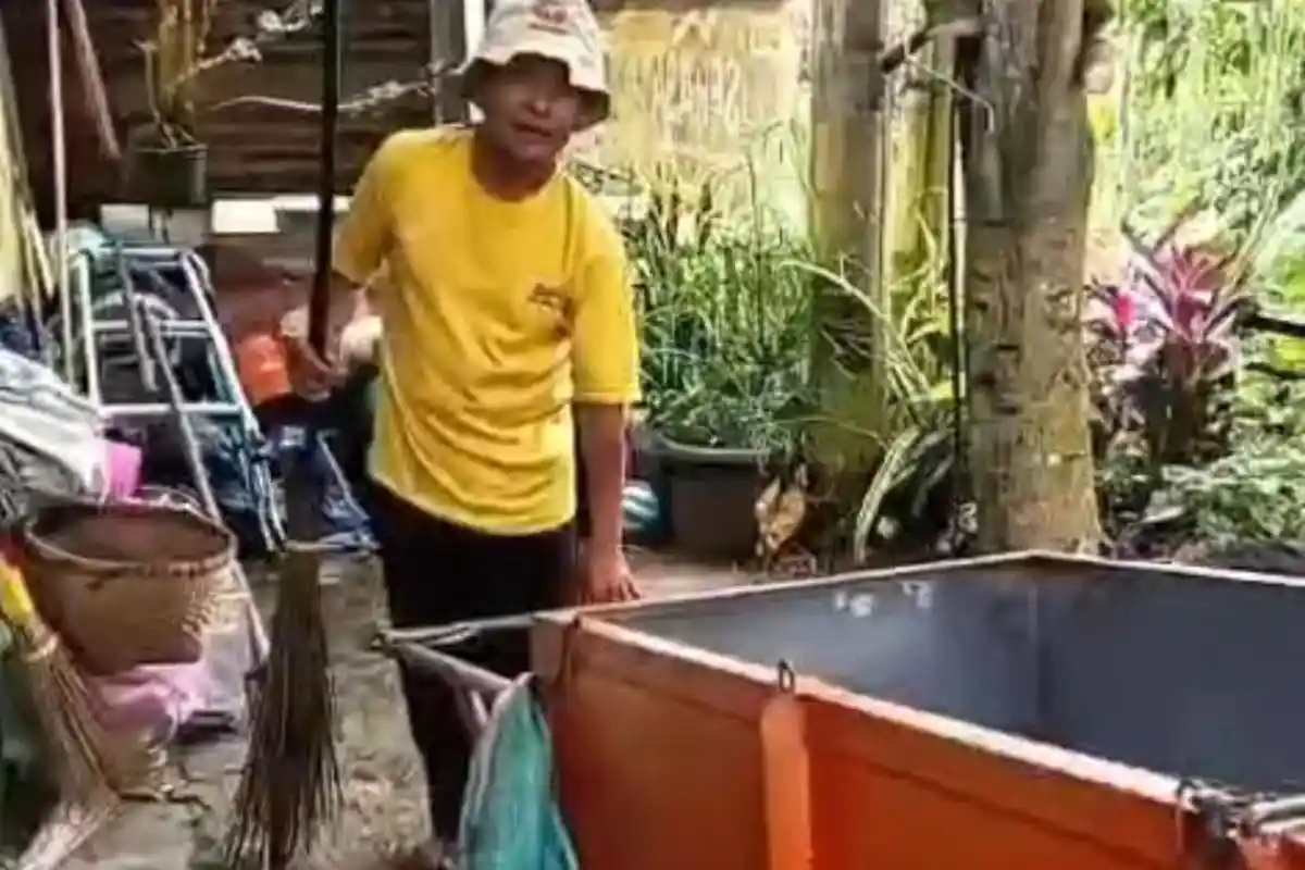 Berangkat Haji 'Naik' Gerobak, Tukang Sampah di Ambarawa Nabung Rp 1.000 per Hari Demi ke Tanah Suci