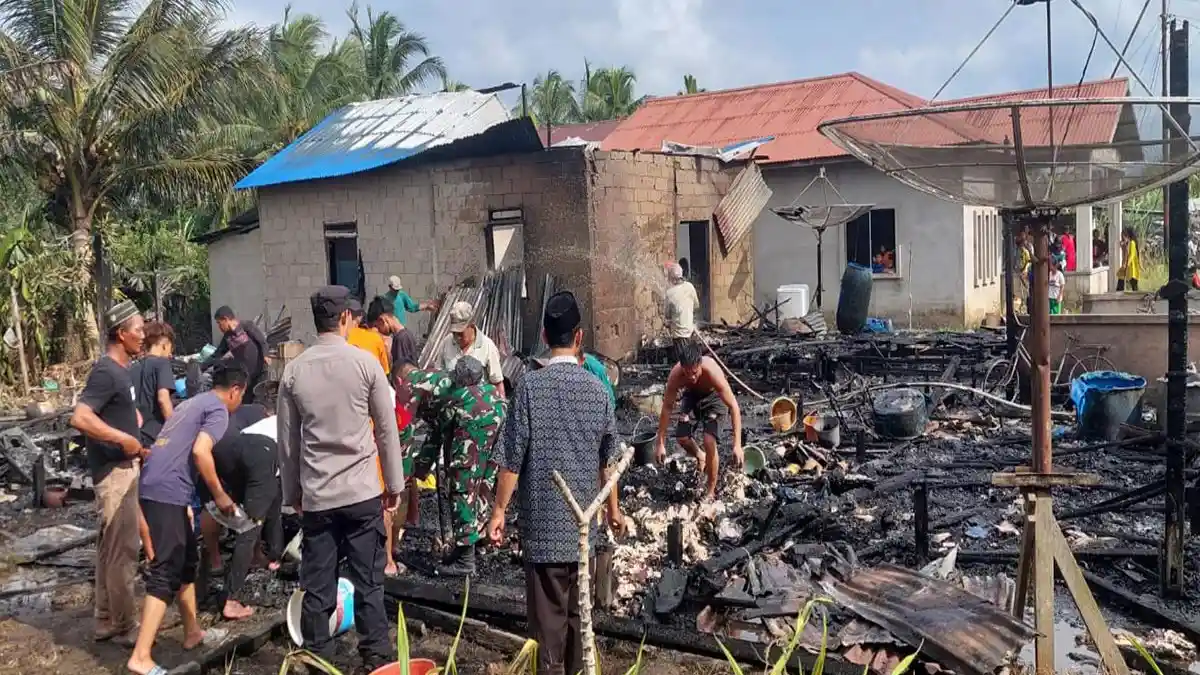 2 Rumah Warga di Tekarang Sambas Terbakar, Diduga Arus Pendek Listrik