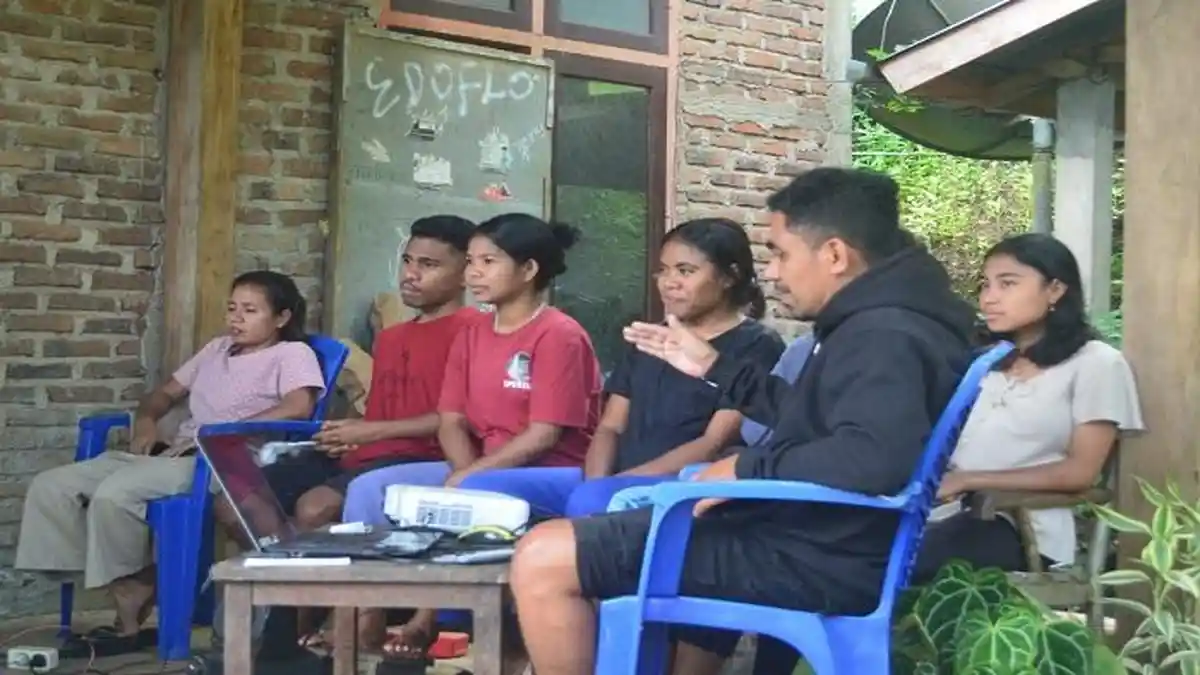 Peserta Antusias Ikut Pelatihan Dasar Jurnalistik Komunitas Pustaka Bambu di Adonara