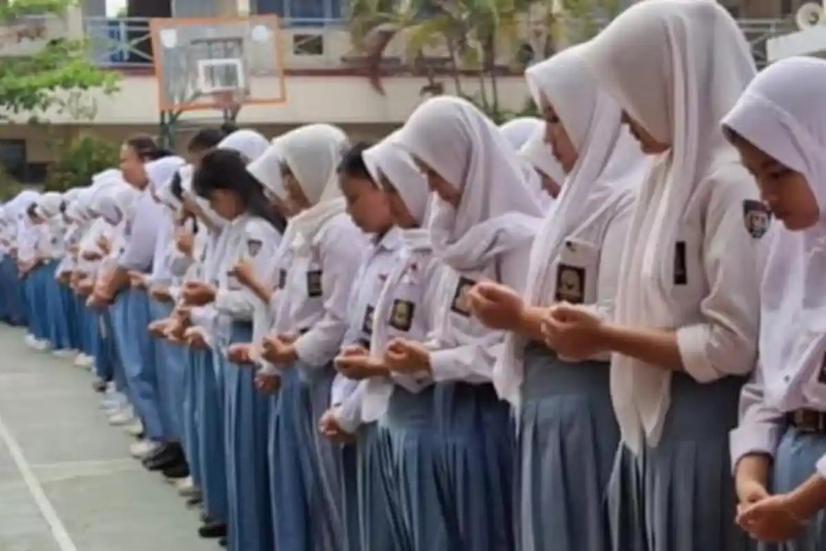 Suasana Duka di SMAN 1 Kedungwaru Tulungagung Setelah Bus Rombongan Guru Kecelakaan di Tol