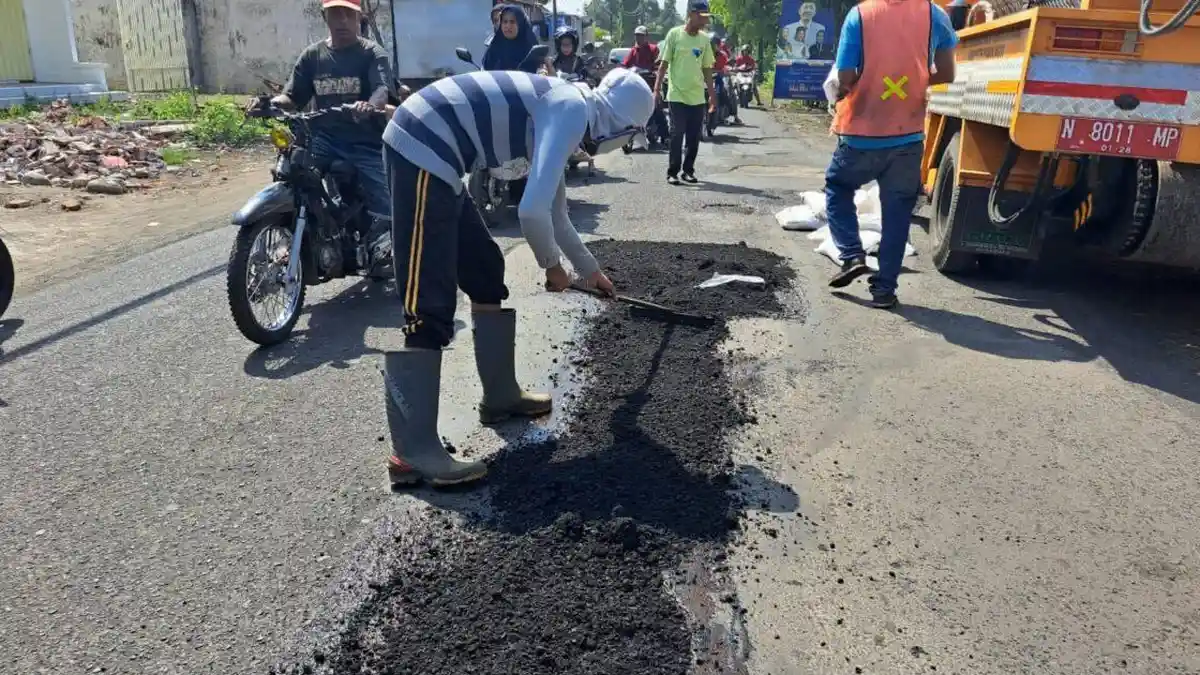 Pemkab Probolinggo Mulai Cicil Perbaikan Jalan Rusak