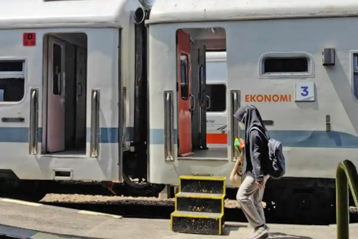 Penumpang Kereta Api di Stasiun Blitar Mulai Meningkat saat Uji Coba New Normal