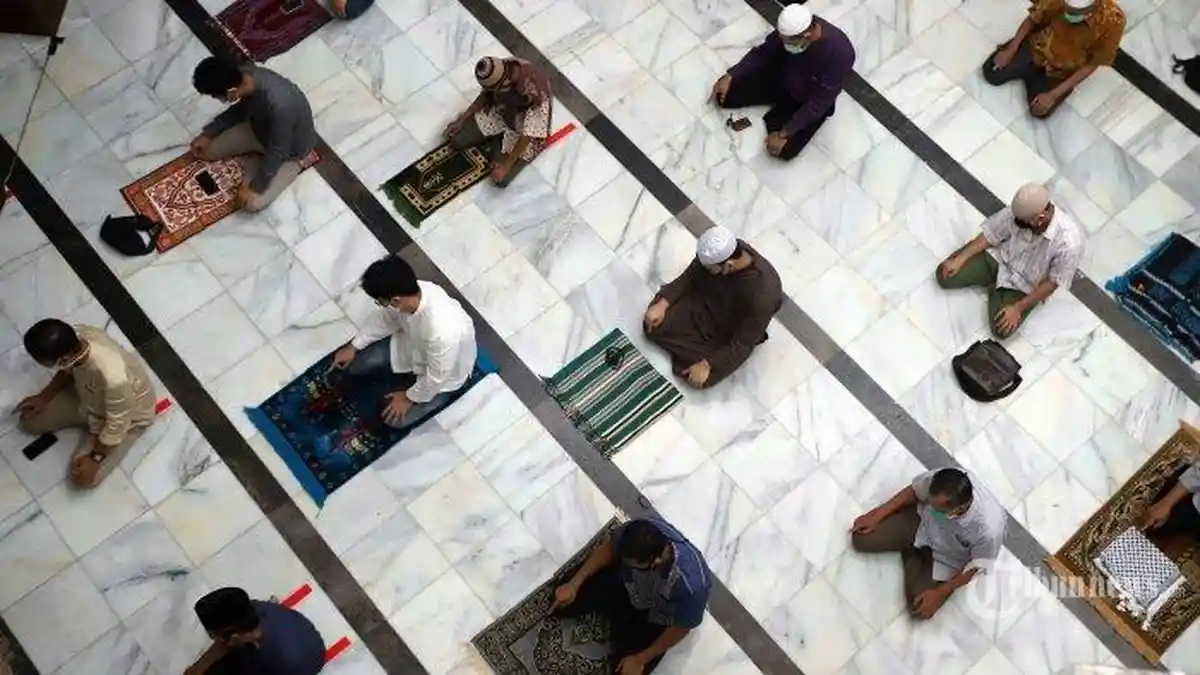 Pemerintah Bolehkan Salat Tarawih Berjamaah di Masjid, Ini Aturannya