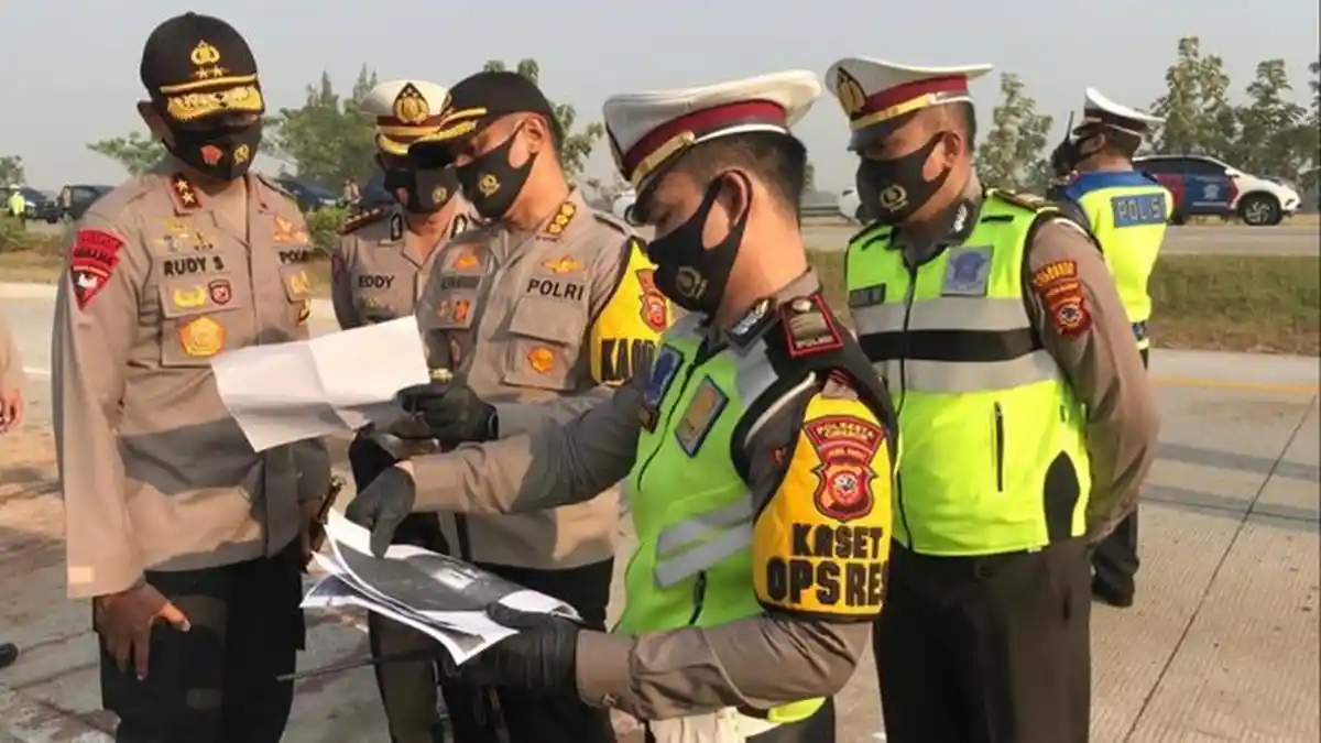 Polisi Dalami Penyebab Kecelakaan Maut di Tol Cipali yang Sebabkan 8 Orang Meninggal Dunia