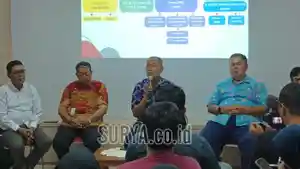 Kepala-Dinas-Pendidikan-penjelasan-di-Surabaya-Kamis-1652024.jpg