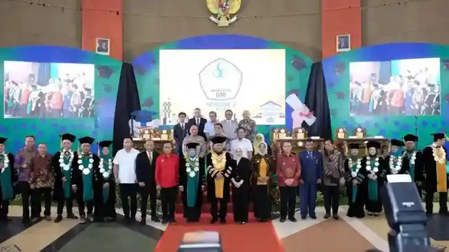 Mahfud MD hingga Rocky Gerung Hadiri Wisuda UNOSO di Kalimantan Barat
