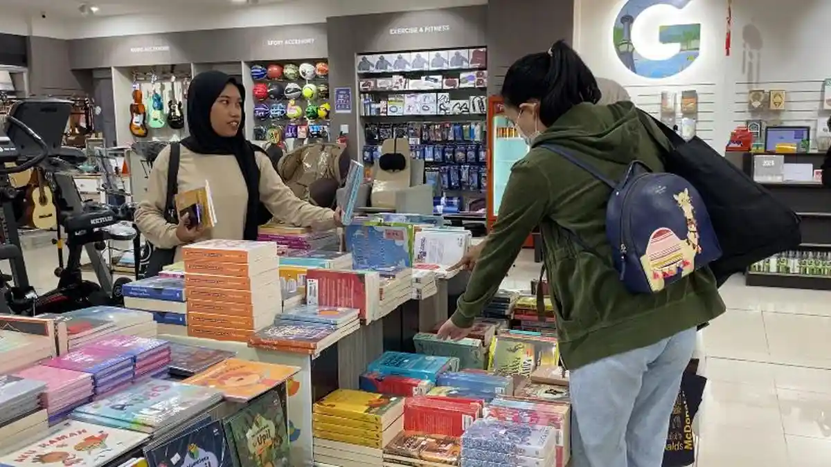 Antusias Warga Kendari di Semesta Buku Gramedia, Harga Mulai Rp20 Ribu, Diskon hingga 50 Persen