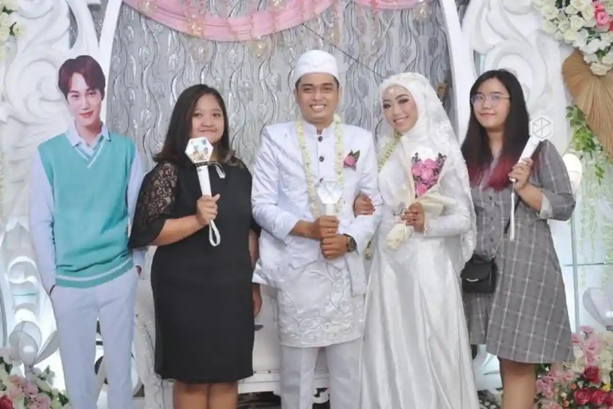 Idolakan EXO, Pernikahan Fangirl K-POP Ini Viral, dari Mahar Berlogo EXO hingga Kedatangan Kai