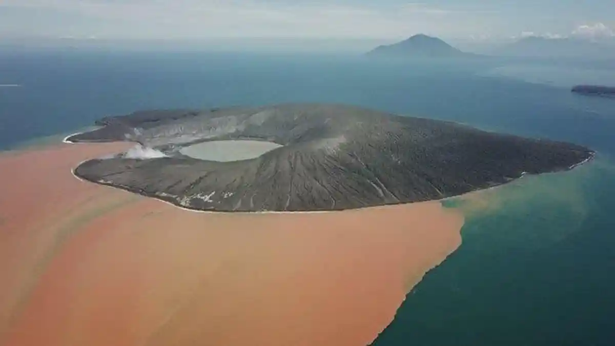 8 Fenomena Alam yang Muncul Pascaletusan Gunung Anak Krakatau