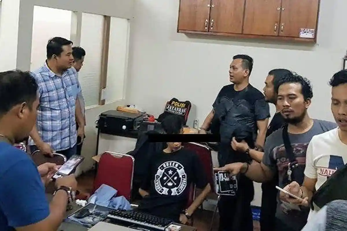 Digebuk Pakai Cangkul, Juragan Keripik Pisang Tewas Usai Hubungan Sesama Jenis dengan Seorang Pemuda