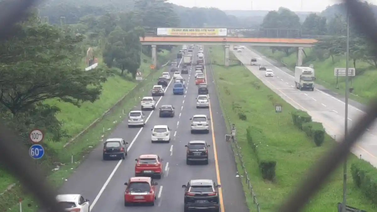 Info Mudik Lebaran, Pantauan Arus Lalu Lintas di Cikampek arah Palimanan Padat Merayap