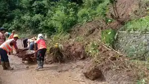 longsor-di-Malang-Lumajang-Desa-Tirtomoyo-Kecamatan-Ampelgading-Kabupaten-Malang.jpg