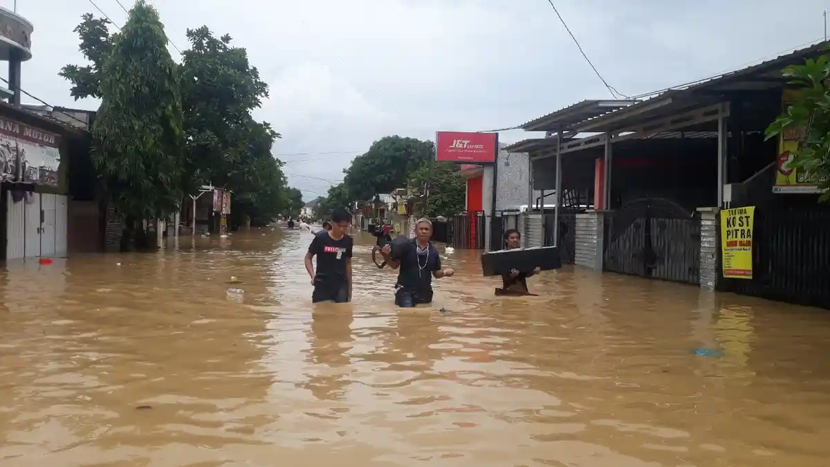 Lihat Tanda Ini, Warga Karaba Karawang Sudah Menduga Air akan Banjir akan Naik Lebih Tinggi