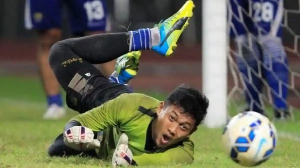 Kondisi Terbaru Kiper Persib Bandung, M Natshir yang Sedang Cedera