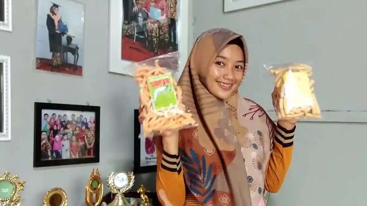 WIKIJAMBI Seperti Apa Rasanya Kerupuk Kayu Api? Camilan Khas Tanjabbar yang Digemari Saat Lebaran