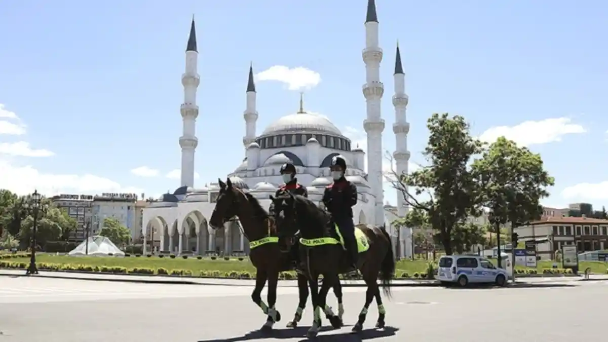Rusia Buka Kembali Penerbangan dengan Ankara, Turki Siap Sambut Wisatawan Moskow