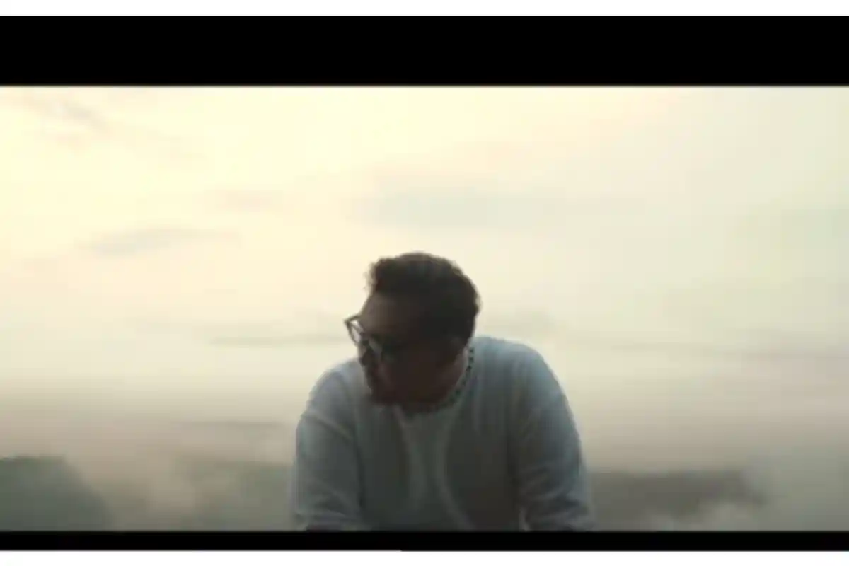 Chord Gitar Lagu Mendung Tanpo Udan - Ndarboy Genk: Aku Moco Koran Sarungan Kowe Belonjo Dasteran