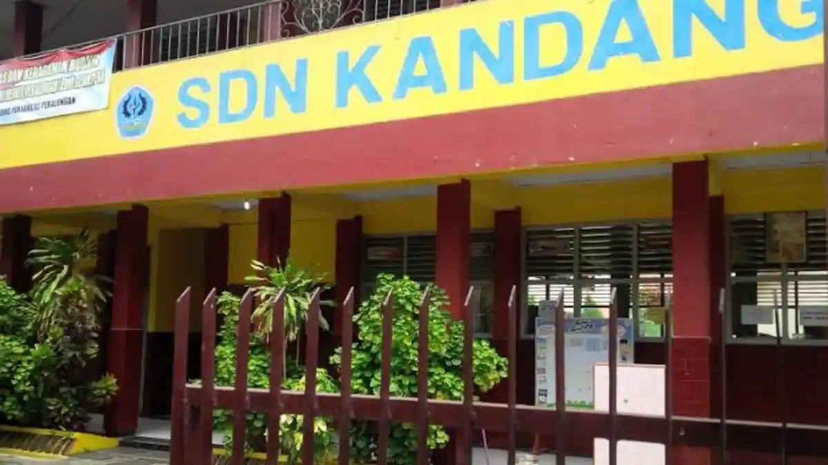 Guru-guru Tonton Dangdutan di Jakarta, Siswa Telantar